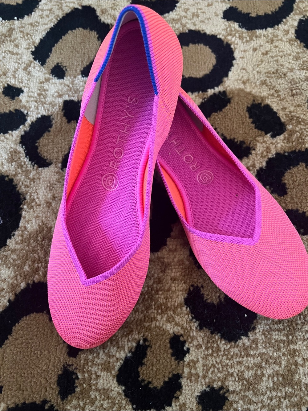 Rothy's Neon Pink V-Neck Ballet Flats women’s size 9